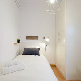 Private room for rent for €685 per month in Barcelona, Carrer de Laforja