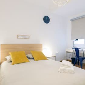 Private room for rent for €835 per month in Barcelona, Carrer de Laforja