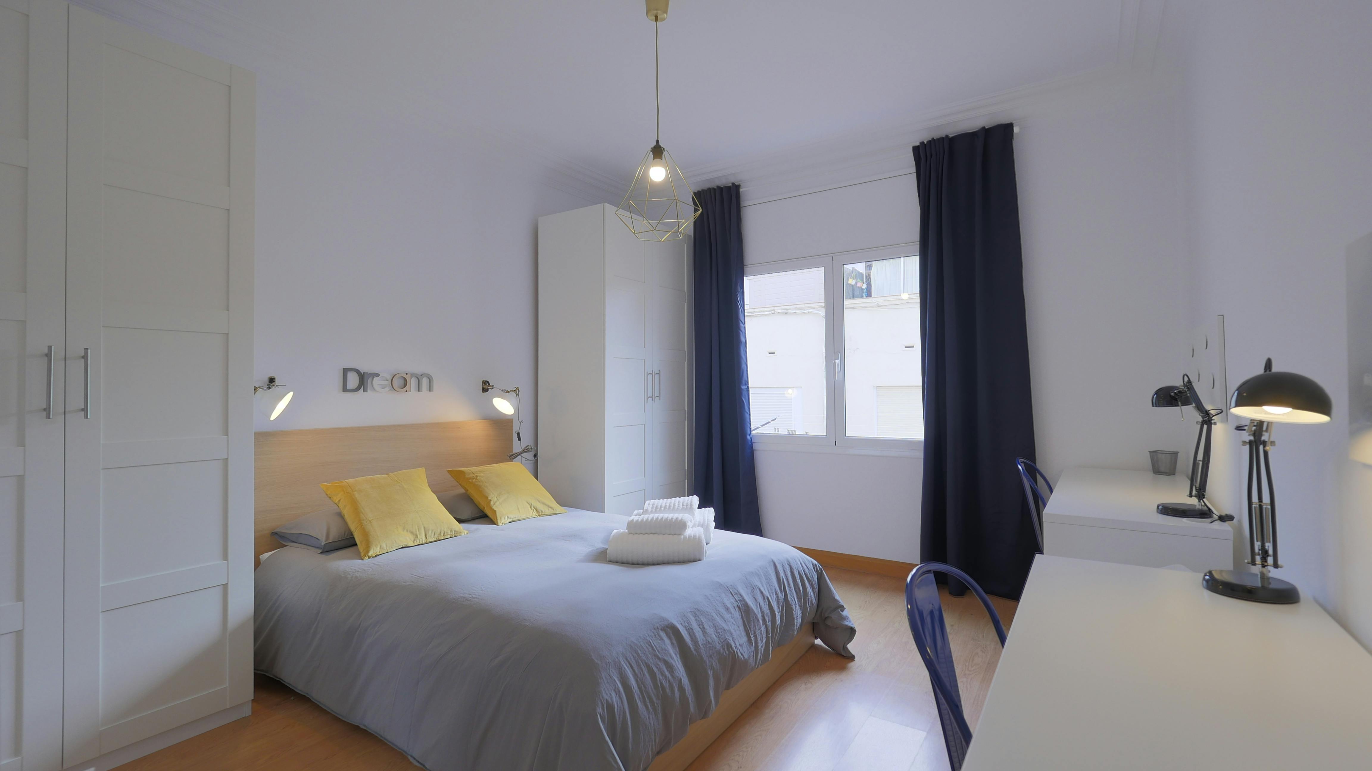 Shared room for rent for €935 per month in Barcelona, Carrer de Laforja