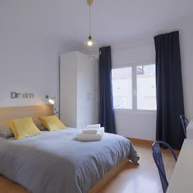 Shared room for rent for €935 per month in Barcelona, Carrer de Laforja