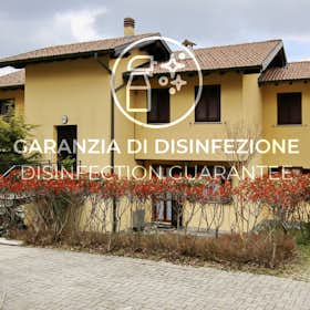 Apartament de închiriat pentru 1.178 EUR pe lună în Alta Valle Intelvi, Località Piano delle Noci