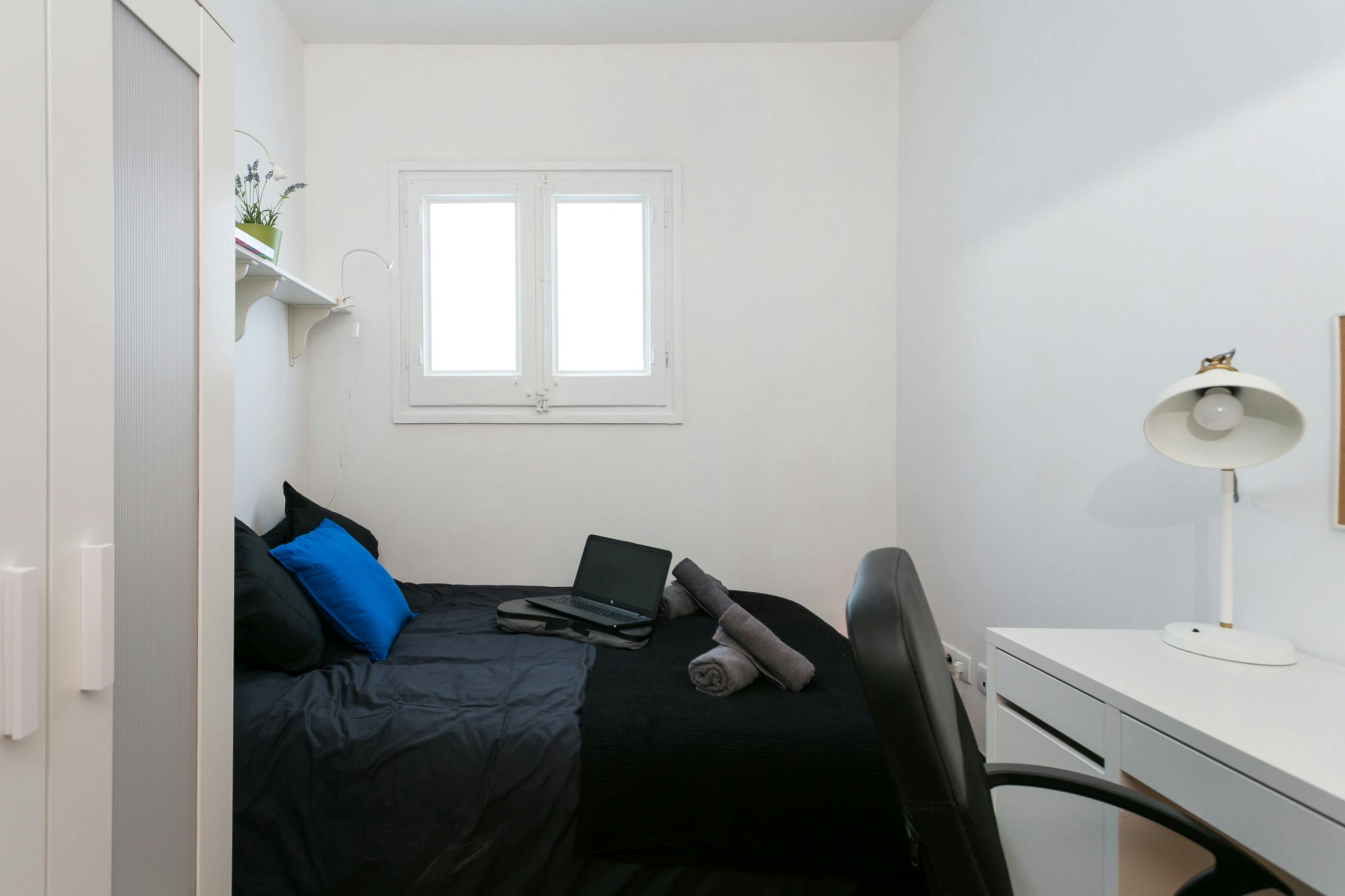 Private room for rent for €649 per month in Barcelona, Carrer d'Alí bei