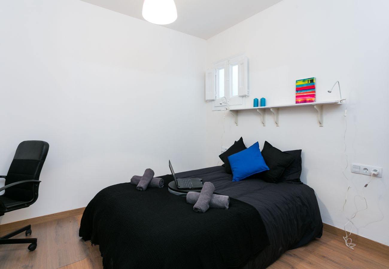 Carrer d'Alí bei, Barcelona preview