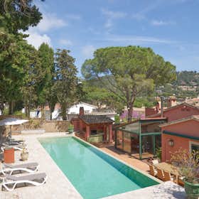 房源 正在以 €2,750 的月租出租，其位于 Llucmajor, Carrer de la Sirena