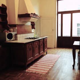 Apartment for rent for €1,500 per month in Saint-Gilles, Rue de Rome