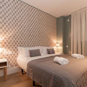 Apartment for rent for €2,650 per month in Barcelona, Carrer de Sardenya