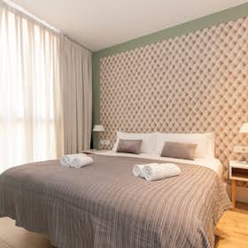 Apartment for rent for €2,200 per month in Barcelona, Carrer de Sardenya