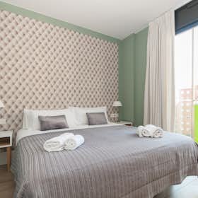 Apartment for rent for €2,950 per month in Barcelona, Carrer de Sardenya
