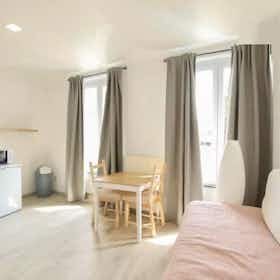 Studio for rent for €680 per month in Brussels, Rue de Flodorp