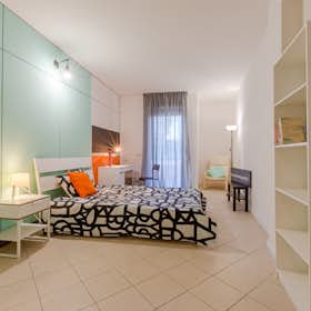 Private room for rent for €590 per month in Pisa, Via Barattularia