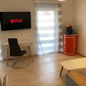 Studio for rent for €1,890 per month in Kelsterbach, Neukelsterbacher Straße