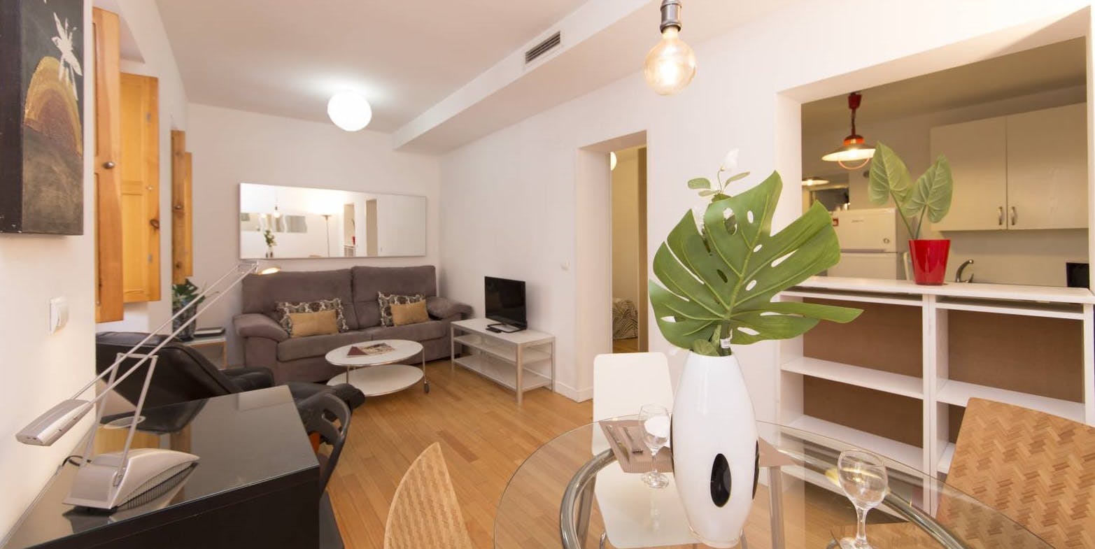 Appartement à louer pour 995 €/mois à Madrid, Calle de Doña Urraca