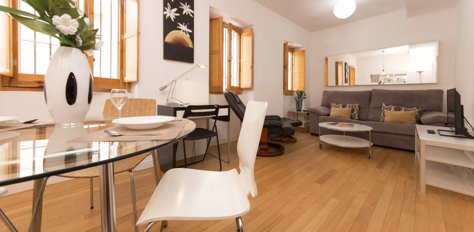 2-Bedroom Apartment in Calle de Doña Urraca, Madrid (964001) ROOM 3