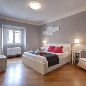 Apartment for rent for €1,520 per month in Florence, Via degli Orti Oricellari