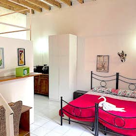 Apartment for rent for €1,600 per month in Milan, Via Pavia