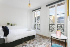 Apartment for rent for €4,755 per month in Paris, Rue des Bernardins