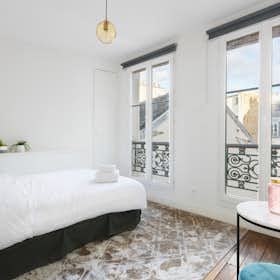 Apartment for rent for €4,755 per month in Paris, Rue des Bernardins