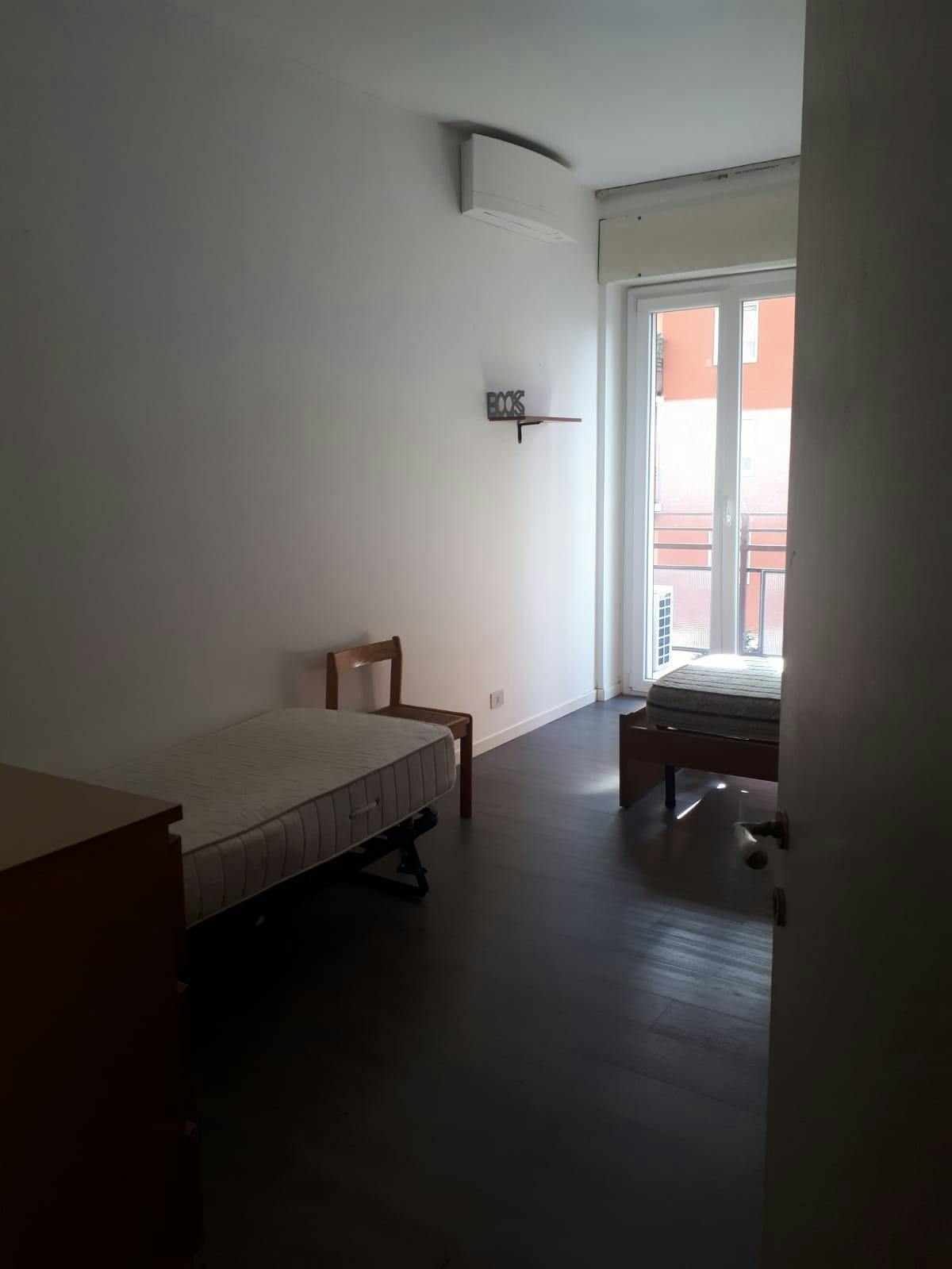 Via Francesco Caracciolo, Milan