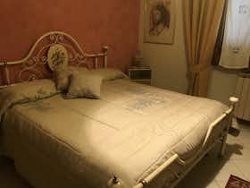 Pokój prywatny do wynajęcia za 1937 € miesięcznie w mieście San Giovanni Valdarno, Via Leonardo da Vinci
