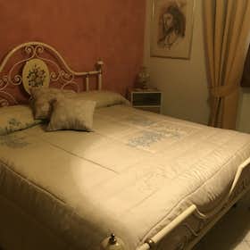私人房间 正在以 €1,937 的月租出租，其位于 San Giovanni Valdarno, Via Leonardo da Vinci