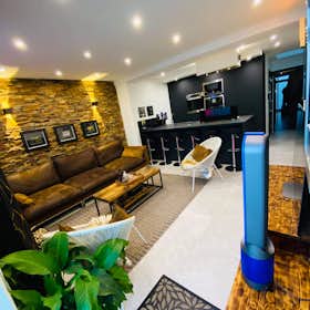 Apartamento para alugar por € 2.500 por mês em Seraing, Rue du Désert