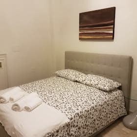 Apartment for rent for €1,350 per month in Turin, Via Pietro Giuria