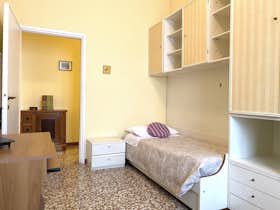 Private room for rent for €600 per month in Milan, Via Emanuele Kant