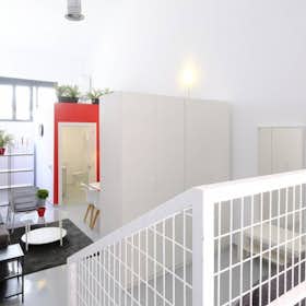 单间公寓 正在以 €875 的月租出租，其位于 Madrid, Travesía de Vázquez de Mella