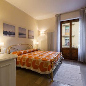 Apartment for rent for €2,900 per month in Florence, Via Adolfo Bartoli