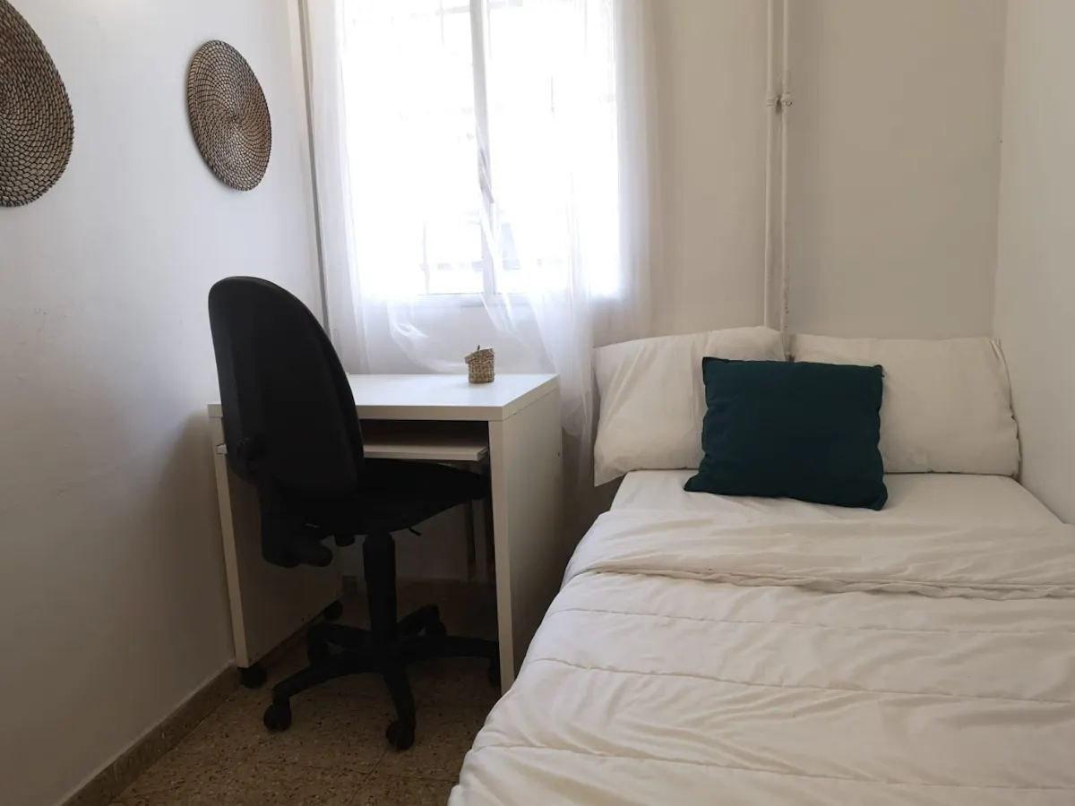 Private room in Calle de Rafael Herrera, Madrid (967515) ROOM