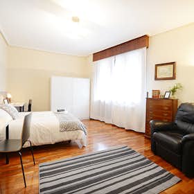 Private room for rent for €605 per month in Bilbao, Plaza General Latorre