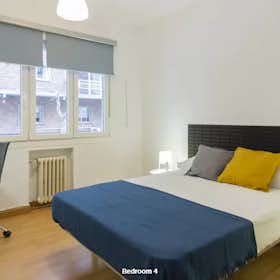 Private room for rent for €850 per month in Madrid, Calle Núñez Morgado