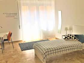 Private room for rent for €650 per month in Florence, Via Quintino Sella