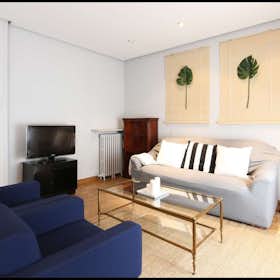 Apartment for rent for €1,890 per month in Madrid, Avenida de Concha Espina