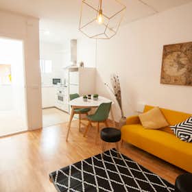 Apartment for rent for €1,400 per month in L'Hospitalet de Llobregat, Carrer de París