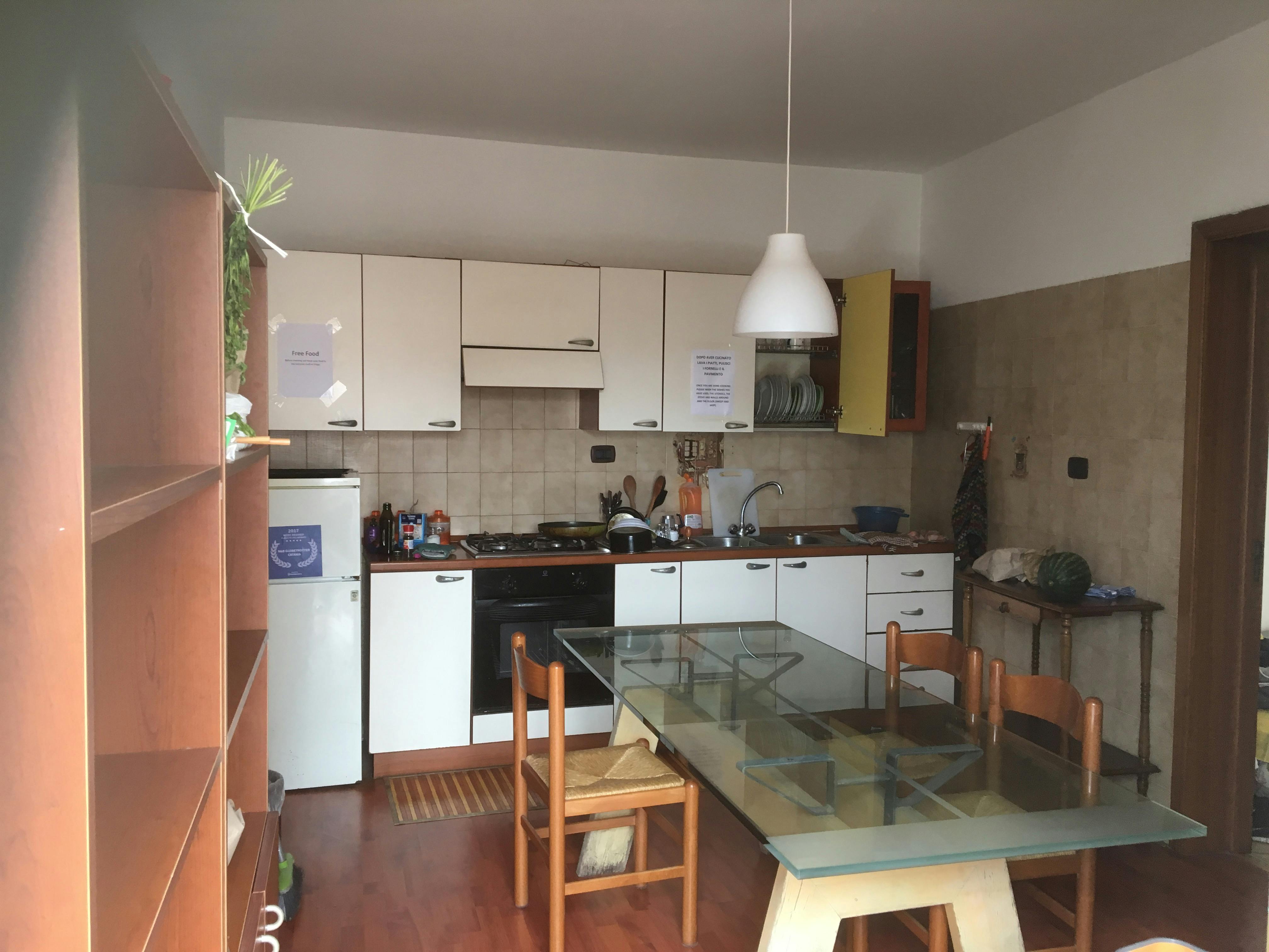 Privé kamer te huur voor € 300 per maand in Catania, Via Salvatore di Giacomo