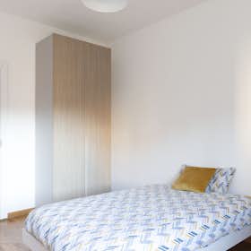 Private room for rent for €790 per month in Milan, Viale Carlo Troya