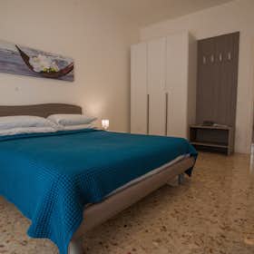 Apartment for rent for €1,300 per month in Verona, Via Don Carlo Steeb