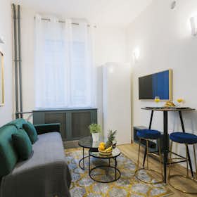 Studio for rent for €3,075 per month in Paris, Rue de la Ville-l'Évêque