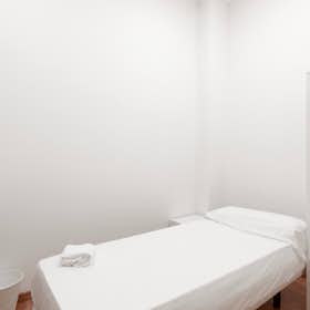 Private room for rent for €475 per month in Barcelona, Carrer de la Portaferrissa