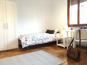 Shared room for rent for €350 per month in Padova, Via Federico Confalonieri