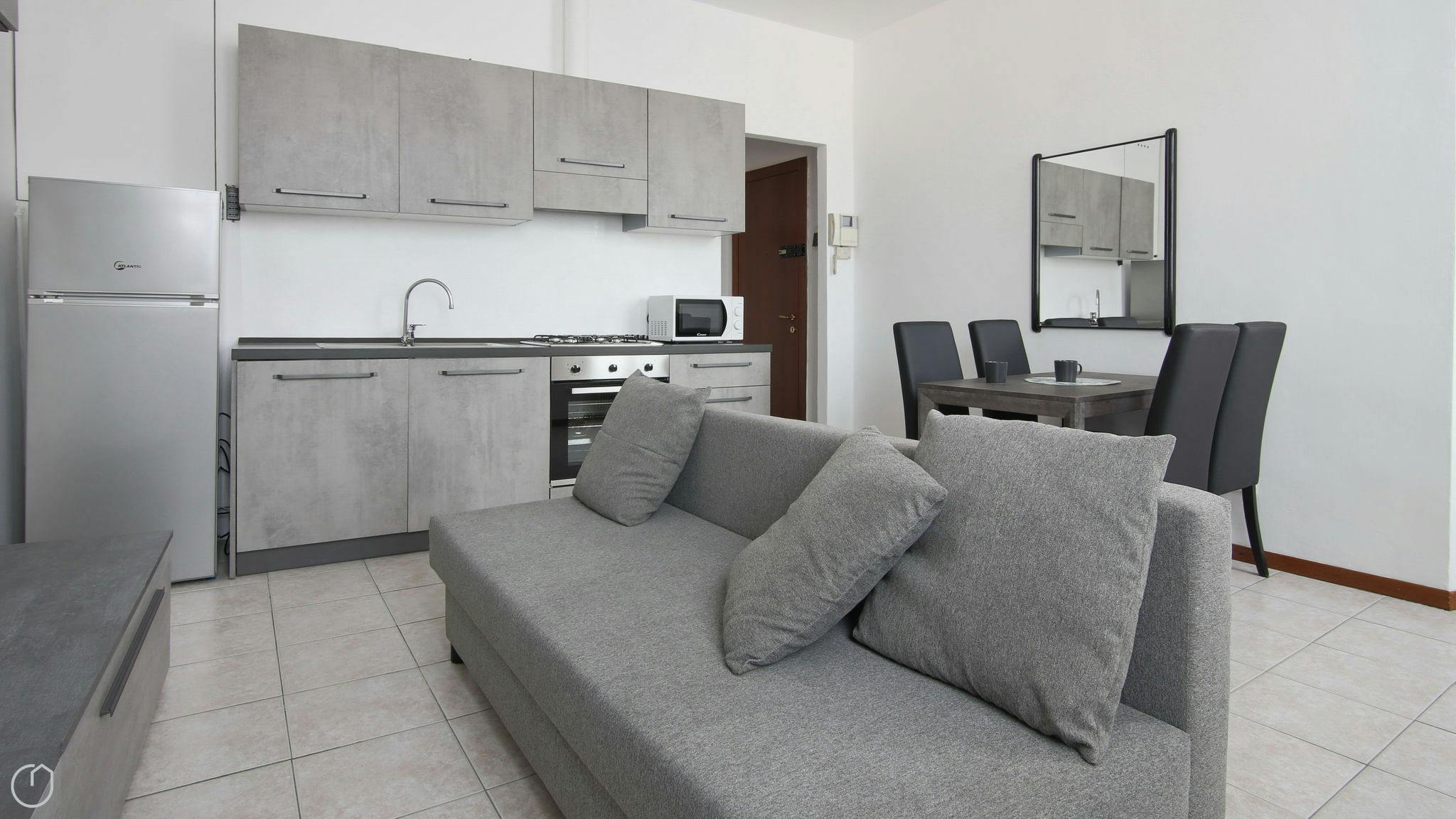 Apartment for rent for €1 per month in Como, Piazza Giovanni Amendola