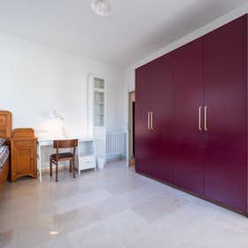 Shared room for rent for €360 per month in Milan, Via Negroli
