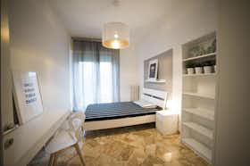 Privé kamer te huur voor € 580 per maand in Florence, Via Guido Banti