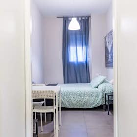 Private room for rent for €450 per month in Valencia, Carrer Almirall Cadarso