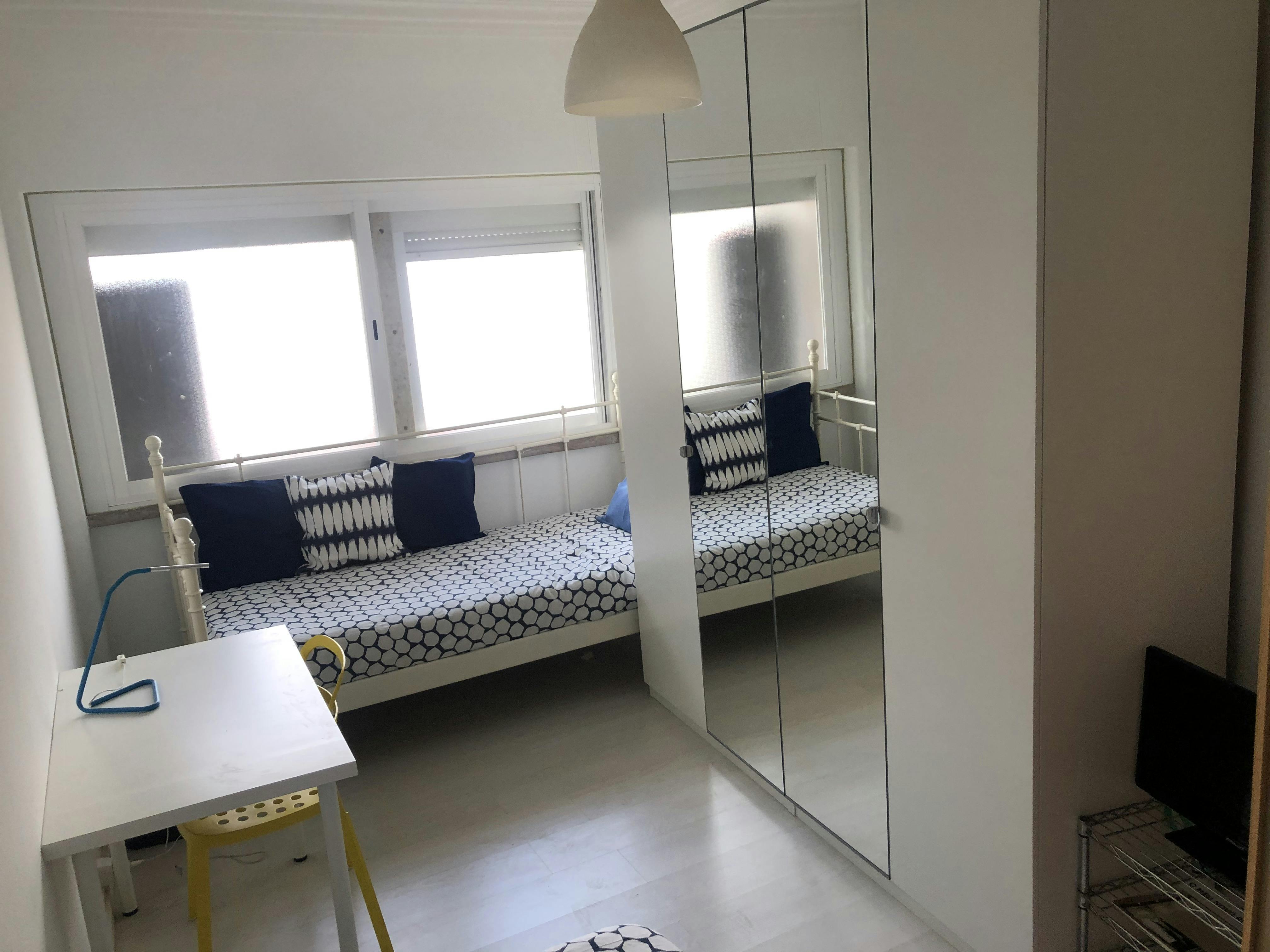 Private room for rent for €270 per month in Lisbon, Rua General Leman