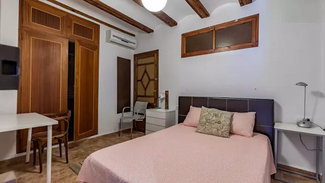 Private room in Carrer de Cervantes, Valencia (978883) room image 1
