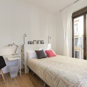 Private room for rent for €695 per month in Madrid, Calle de Santa Isabel