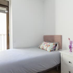 Private room for rent for €645 per month in Madrid, Calle de Santa Isabel