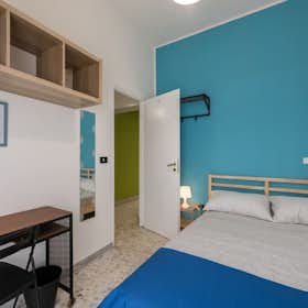 Cameră privată de închiriat pentru 400 EUR pe lună în Bari, Via Eritrea